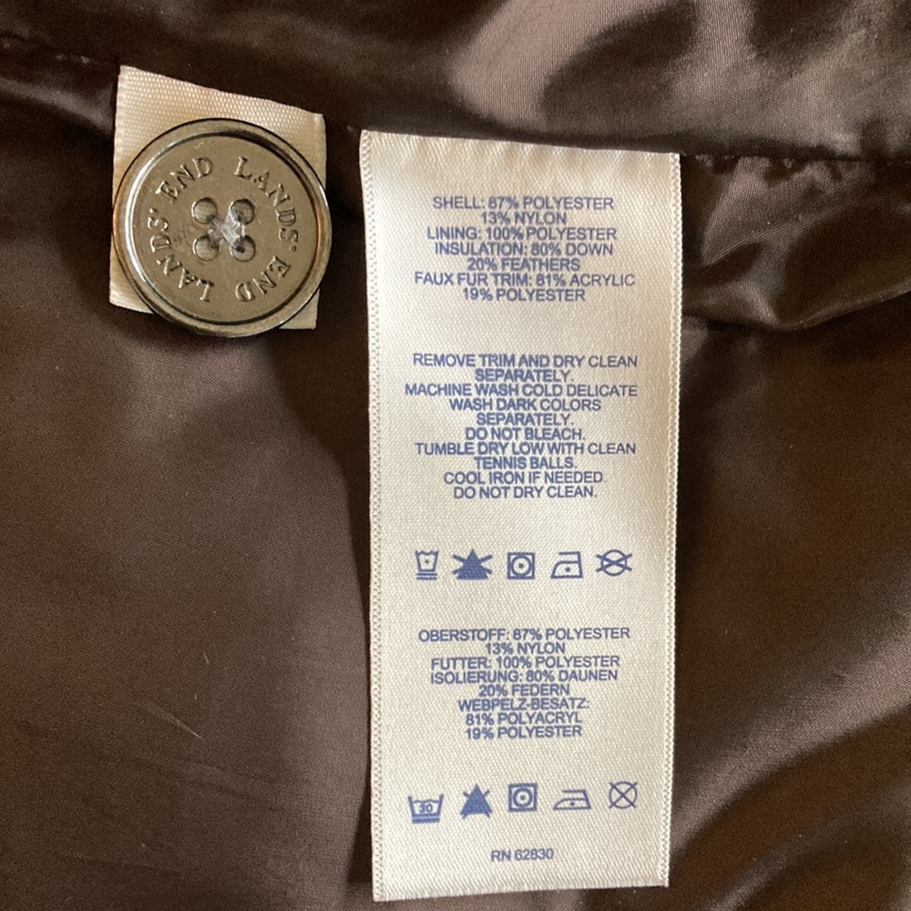 Ladies size small Lands’ End down puffer coat with detachable faux fur collar. - Picture 2 of 9